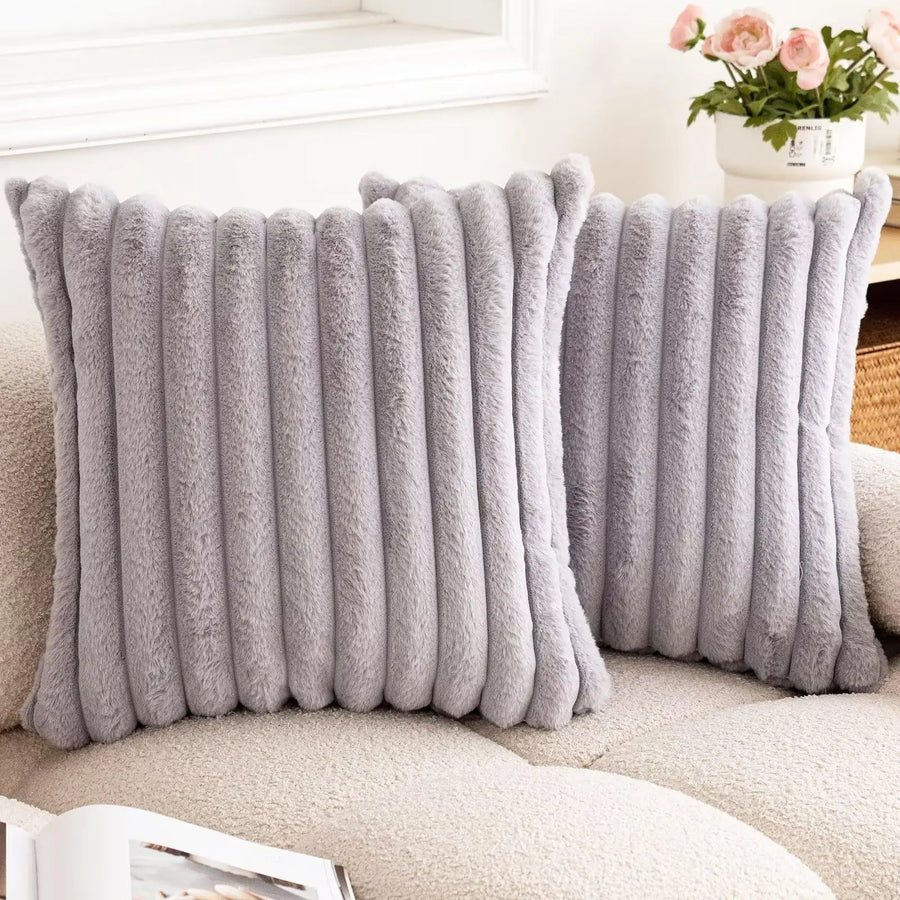Housses de coussin fausse fourrure coloris gris