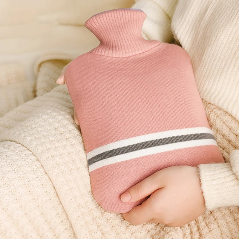 Bouillotte rose avec housse tricot